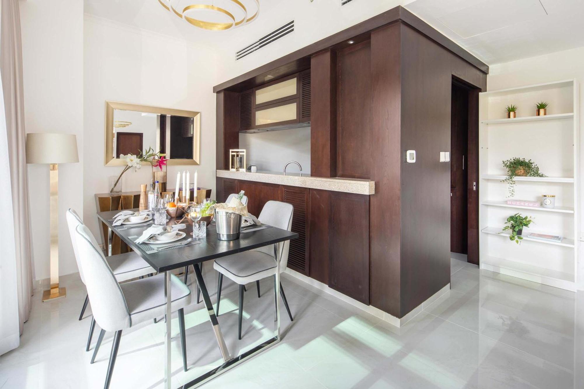 Frank Porter - The Residences 5 Apartment Dubai