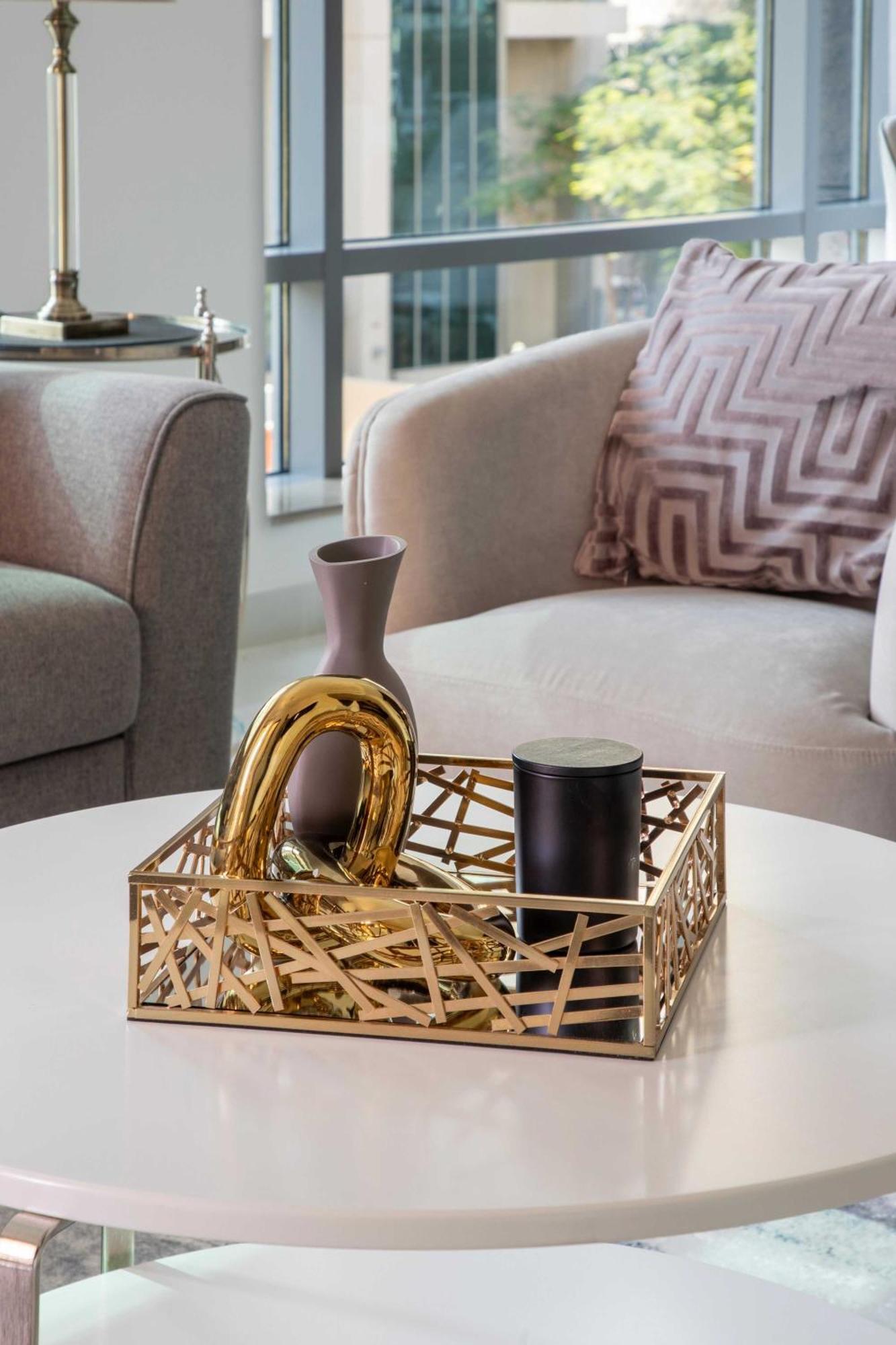 Frank Porter - The Residences 5 Apartment
