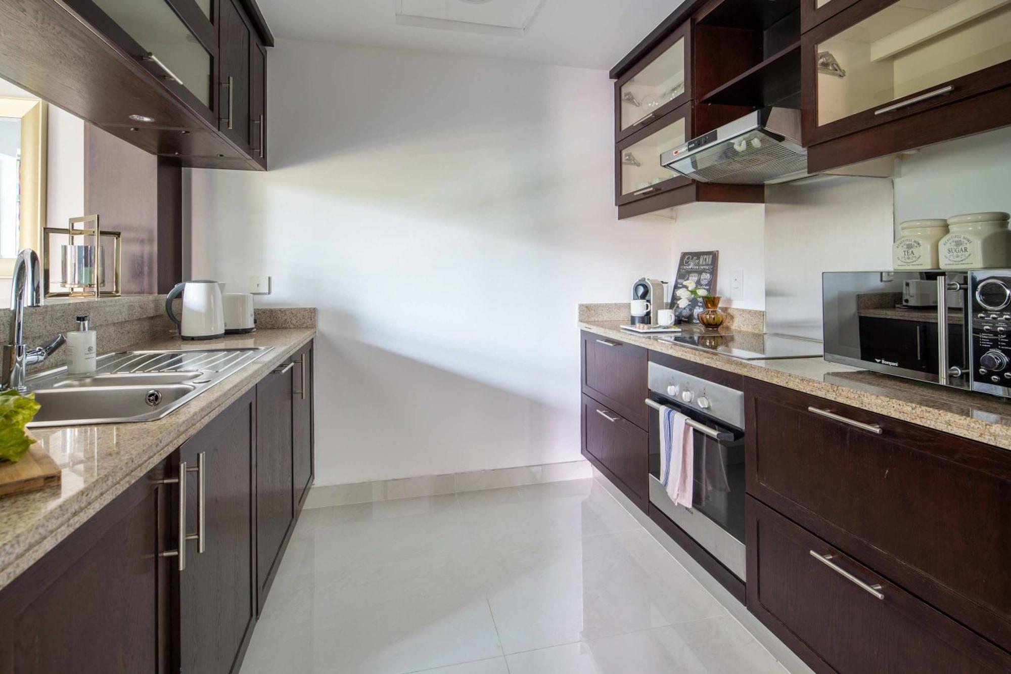 Frank Porter - The Residences 5 Apartment Dubai
