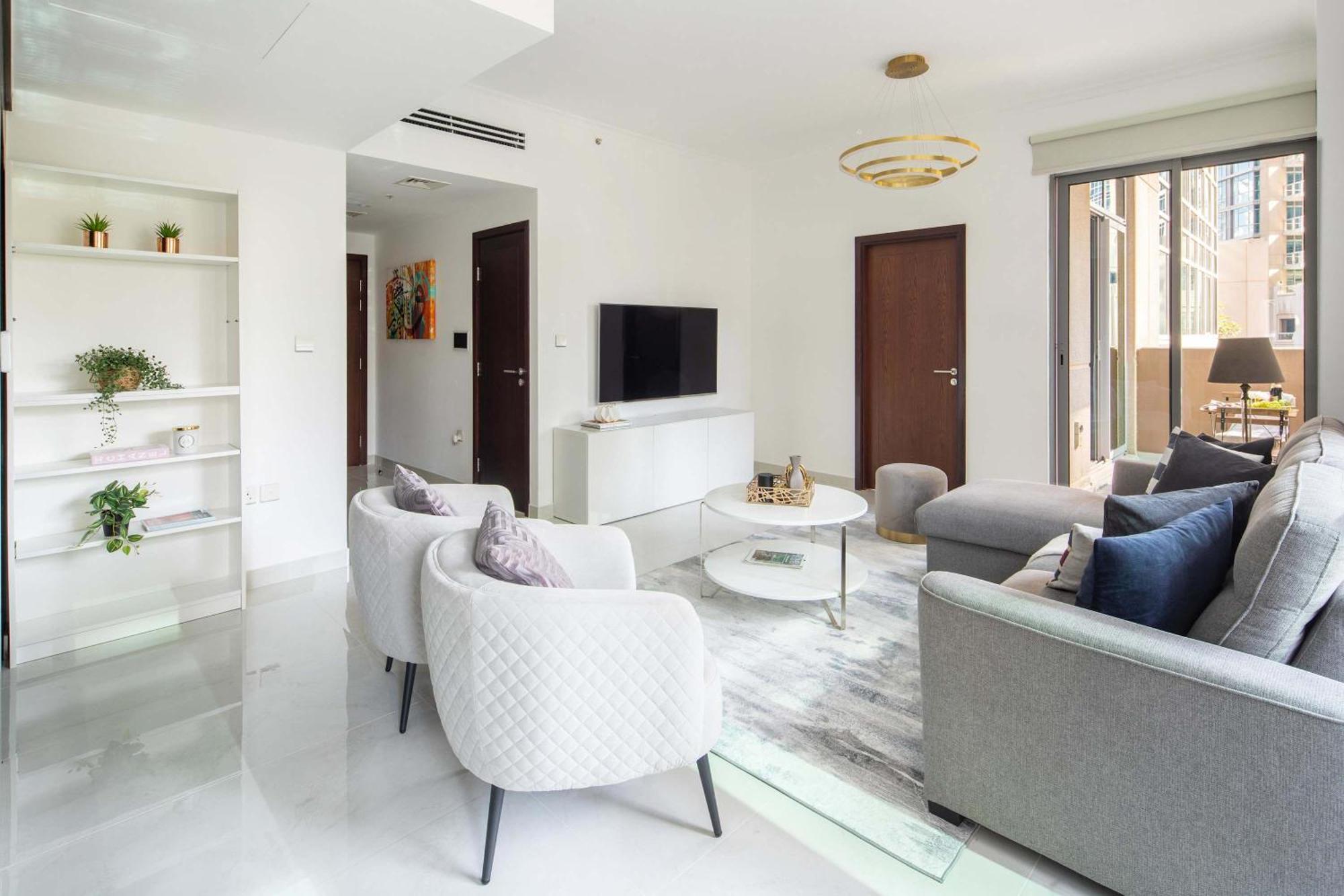 Frank Porter - The Residences 5 Apartment